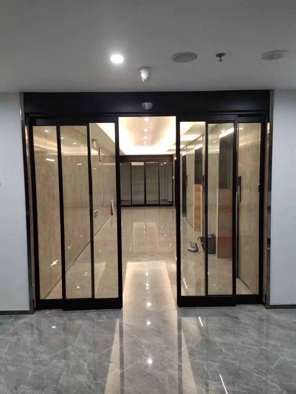 赣榆区玻璃伸缩门